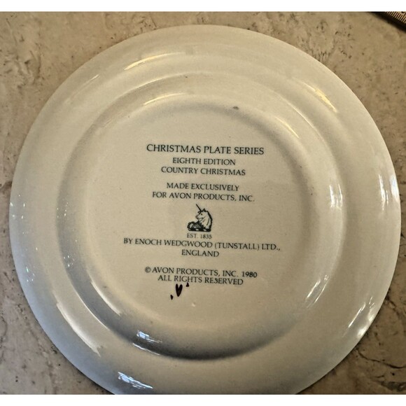 Vintage AVON Enoch Wedgwood 1980 Collectors Christmas Plate  "Country Christmas" - Picture 3 of 3